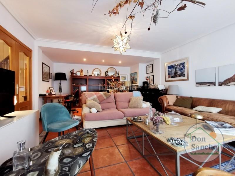 Foto 6e9d8cce-ce1b-4457-9577-847d74357a15. Casa adossada amb calefacció aparcament a Cistérniga