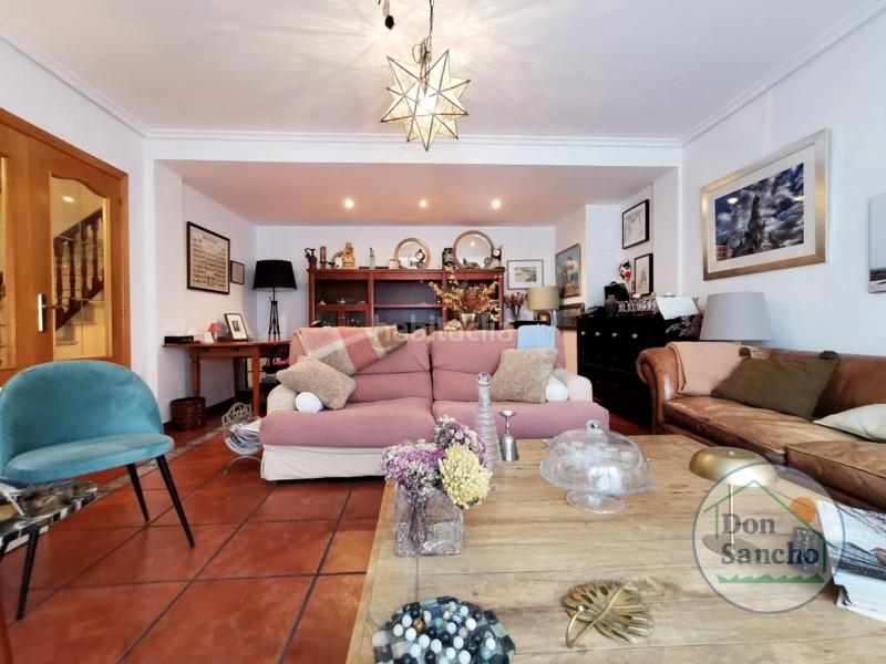 Foto 9f201711-453d-4df1-9625-9672f9281d12. Casa adossada amb calefacció aparcament a Cistérniga