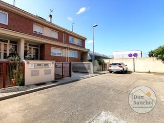 Casa adossada a Villanubla. Inmobiliaria don sancho te presenta este perfecto chalet adosado