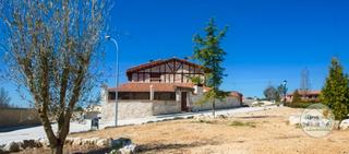 Xalet a San Miguel del Arroyo. Se vende casa rural en pleno funcionamiento con zona privada par