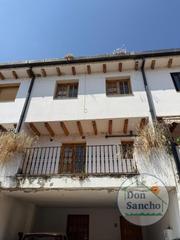 Casa adossada a Mucientes. Adosado ubicado en mucientes,  vivienda de 207. con 4 amplias ha