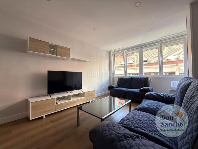 Foto 6a13fc96-7e7b-4965-9ab3-d752ee34f9bd. Alquiler estudio alquiler de habitacion en calle cervantes 7perfil inquilino estudiantes piso totalmente reformado, cuatro habitaciones, salón, d en Valladolid