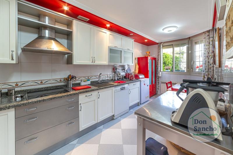 Foto 06b5f19e-d7f9-49e4-aff8-cab22bfa2750. Casa a schiera con riscaldamento parcheggio piscina in Valladolid