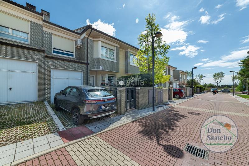 Foto 4abff2ab-f872-4db1-bf21-99c19329d916. Casa a schiera con riscaldamento parcheggio piscina in Valladolid