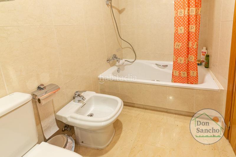 Foto bbb215ff-1d8c-47cf-b801-be673a682c41. Casa a schiera con riscaldamento parcheggio piscina in Valladolid