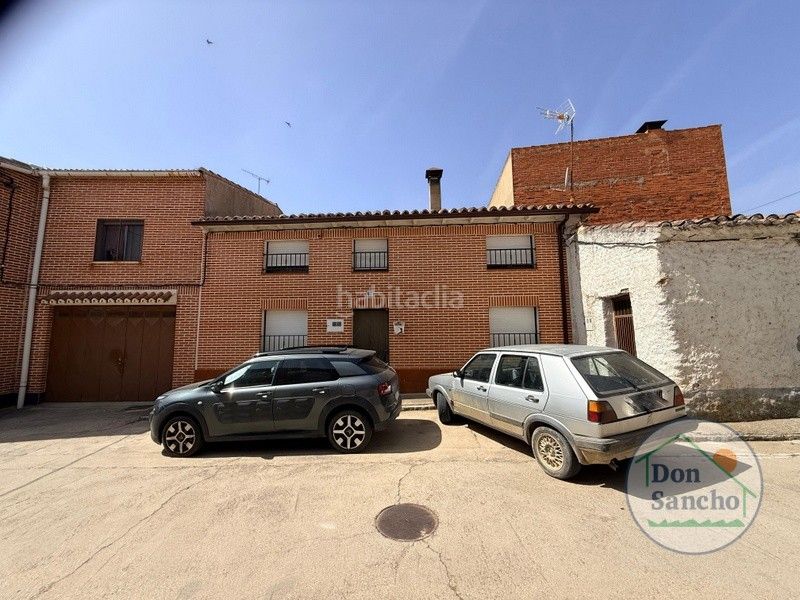 Foto f603fde6-2914-4782-a36d-2becb1fa200e. Casa a Castronuño
