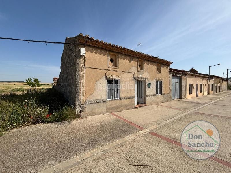 Foto b07430a1-1d6b-44a9-91b1-6f9260c02a7e. Casa a Rueda