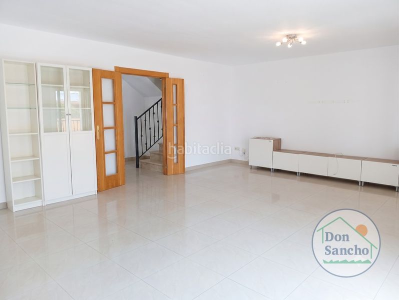 Foto 06f2f67e-cb42-4d85-b07a-795e4c1ba1bd. Casa adossada amb calefacció aparcament a Mucientes