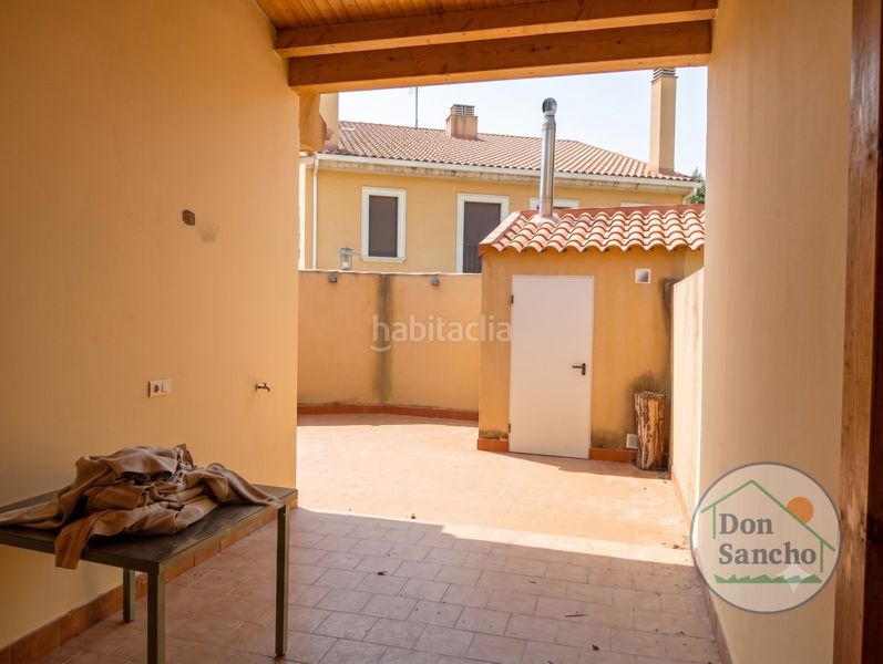 Foto 1a184b80-73df-4604-9ddf-58a428e0ca14. Casa adossada amb calefacció aparcament a Mucientes