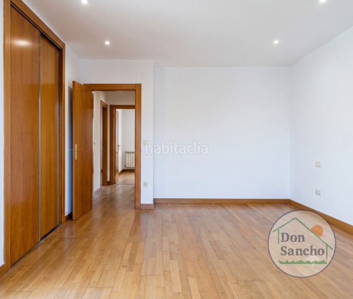 Foto 4c59bd3e-6e7f-43a3-815e-3135ca1c623c. Casa adossada amb calefacció aparcament a Mucientes