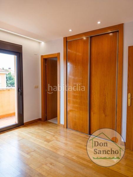 Foto f612285f-dca2-464e-86f1-790ea9b9f461. Casa adossada amb calefacció aparcament a Mucientes