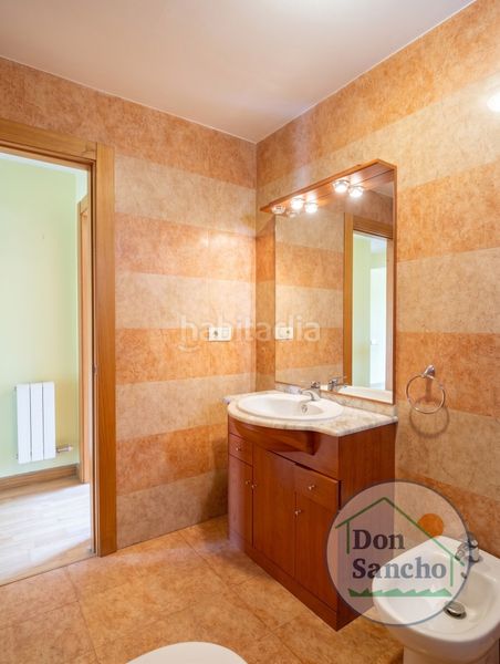 Foto f8ff8c44-90fc-4be2-8d1e-066bfd7a2579. Casa adossada amb calefacció aparcament a Mucientes