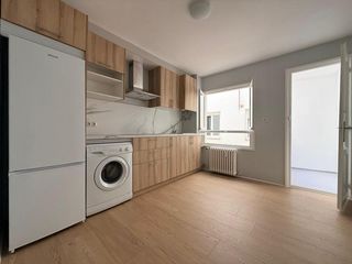 Rent Flat in Santa lucia 16. Vivienda situada en la calle santa lucia , junto al colegio real