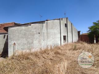 Casa adossada a Pozaldez. Casa de pueblo para derribar
