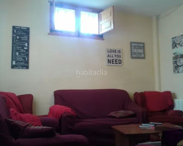 Foto 51f7a327-44c4-4c96-ae02-d200aeb7c8dc. Country house with fireplace heating in Vileña