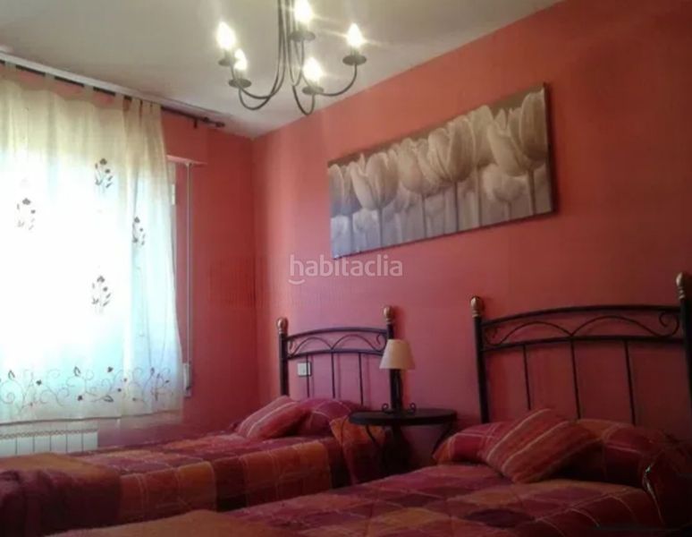 Foto 81edc640-a893-4a8b-a5da-f7320df374b6. Country house with fireplace heating in Vileña