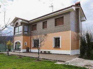 Xalet en Trespaderne. Encantador chalet en trespaderne con potencial tur�stico