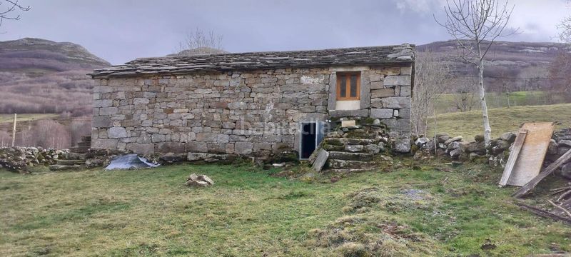 Foto 3e38ea89-eae2-42a1-b8c7-bf48bc2e3ff0. Masia a Espinosa de los Monteros