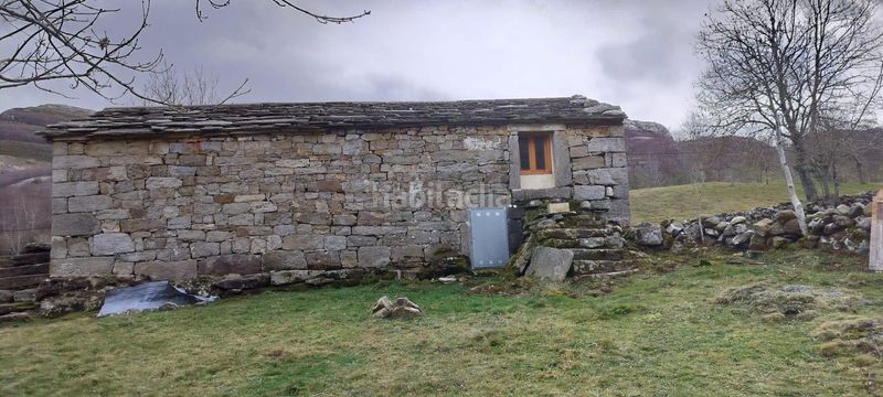 Foto 6295526f-46a9-4b93-baea-3d6212065106. Masia a Espinosa de los Monteros