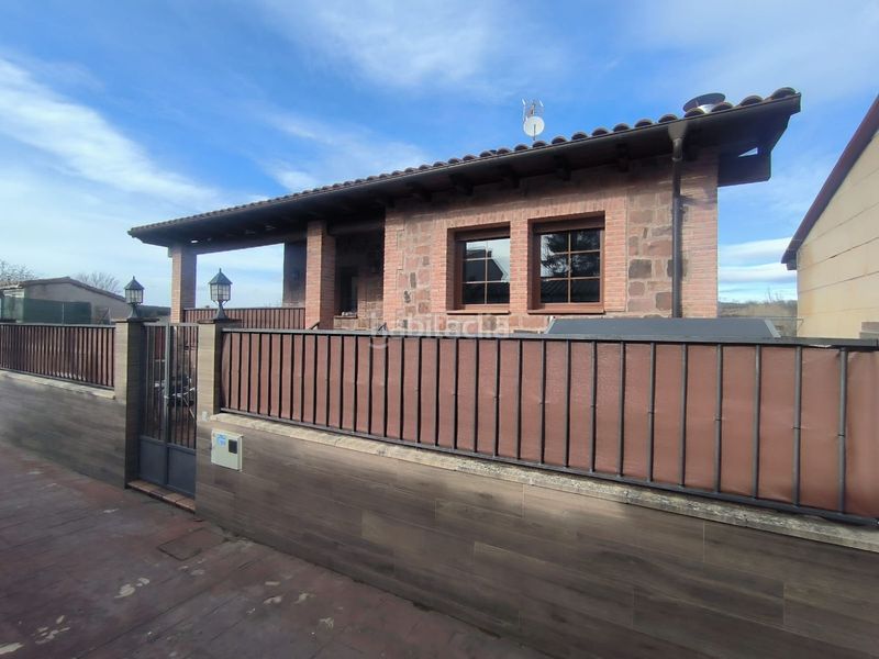 Foto fa1f6e44-cfbc-4755-9a1f-ec14fcd8d504. Edificio en urrez 0 en Villasur de Herreros
