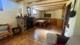 Chalet in Briviesca. Espectacular chalet en briviesca con jardín  por solo 384,900