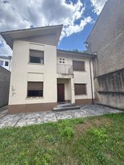 Chalet in Laviana. Casa   jardín  en  barredos
