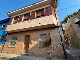 Maison jumelée à San Martín del Rey Aurelio. Oportunidad , casa adosada en el entrego