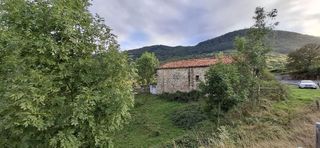 Country house in Soba. Encantadora cabaña para reformar en soba, cantabria  tu refugio