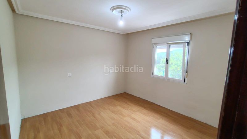 Foto dd8095d6-6541-48d3-811f-937842da380a. Casa aparellada amb calefacció aparcament a Ciaño - Zona Rural Langreo