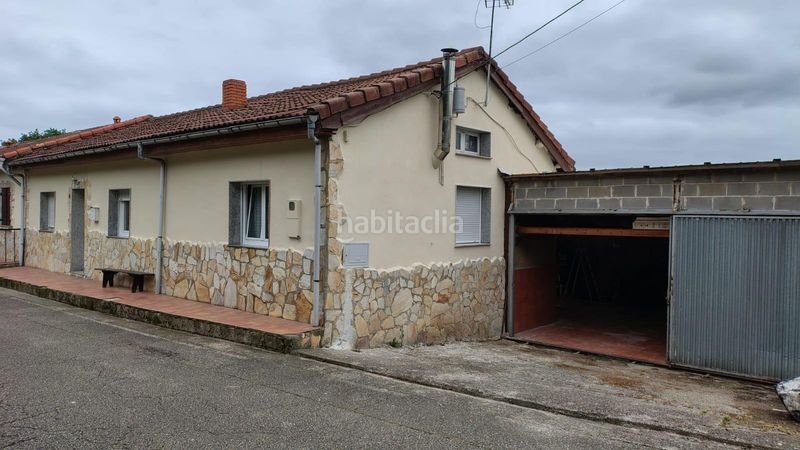 Foto fc469c8a-35f7-4dc2-9316-e0162021db02. Casa aparellada amb calefacció aparcament a Ciaño - Zona Rural Langreo