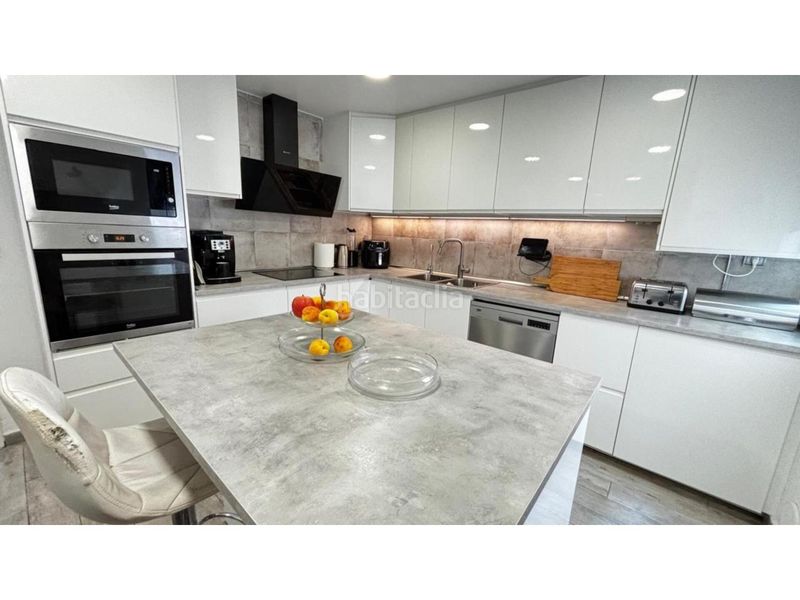 Foto e6e4d5ce-2bb3-4383-b04a-fa38bc00cfb8. Piso vive en una emblemática zona en Altea ciudad Altea