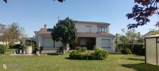 Casa a Medina de Pomar. Chalet independiente con piscina climatizada y gran parcela  ide