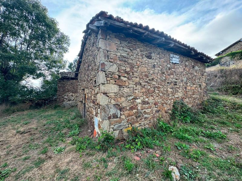 Foto bdd36bfb-d3c8-4a71-8403-d01d55d2a987. Masia a Quirós