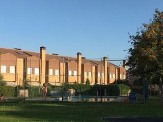 Duplex in Briviesca. Gran oportunidad! dúplex de 200 m2 con piscina, jardín, garaje y