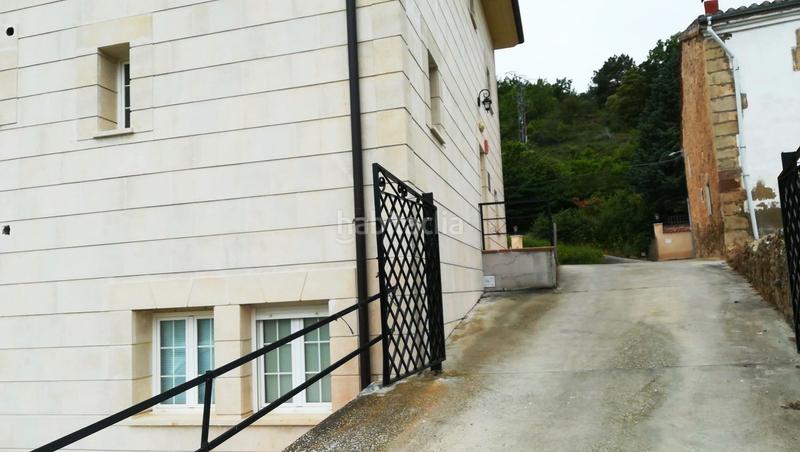 Foto 4f7e97b6-eefd-4ab2-8c0f-e68b507f7e2f. Edifici a Oña