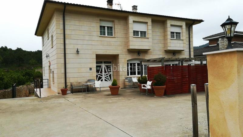 Foto c7fa5461-f7cd-46c6-bfe5-b233195b7ca7. Edifici a Oña