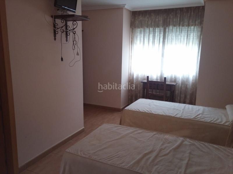 Foto f9db923d-e7d8-442d-af5f-0b6ce26c3a88. Edifici a Oña