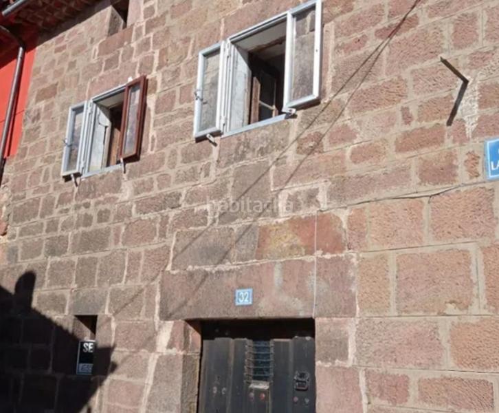 Foto cd29d215-816f-4baa-8594-84af6dc39aee. Casa amb xemeneia a Villasur de Herreros