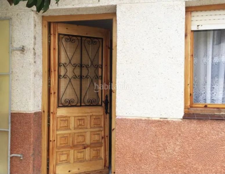 Foto c55383f8-ecd5-4918-85d9-8ab27ddd95c5. House with heating parking in Zuñeda