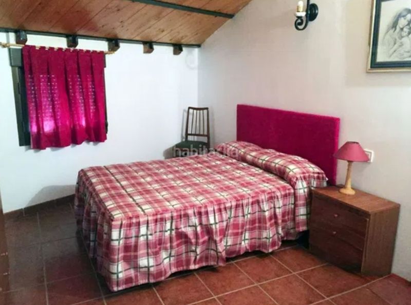 Foto ca0e32ae-23d4-47a8-8be6-44869ccf37a5. House with heating parking in Zuñeda