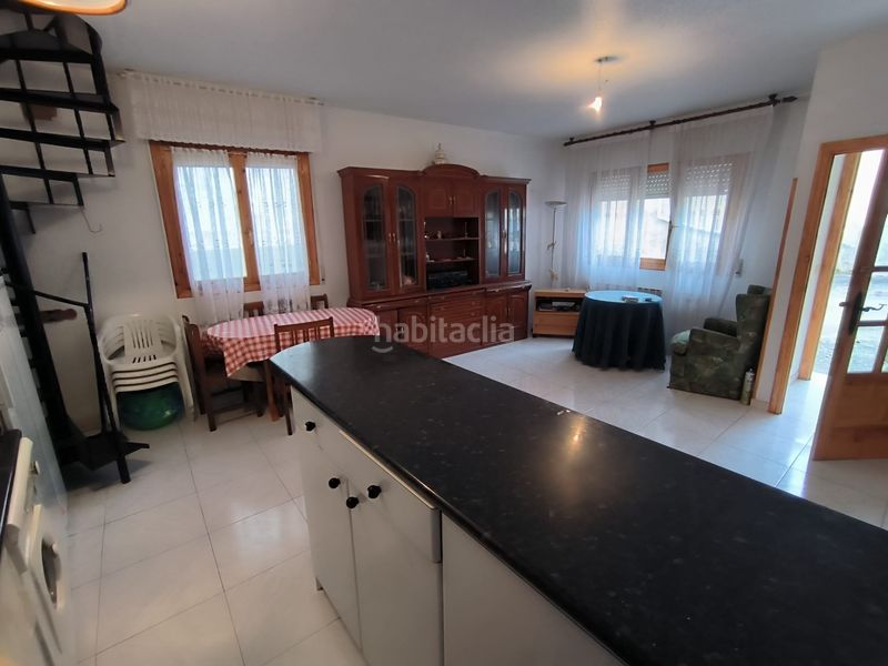 Foto eea9f8cc-f12f-46e8-982d-1b34717012f1. House with heating parking in Zuñeda