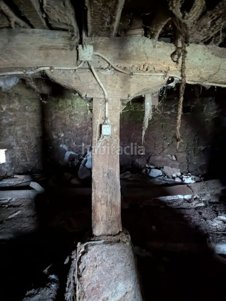 Foto 63b4fe39-d3b0-4053-8683-89b30e18fb39. Casa aparellada a Ruesga