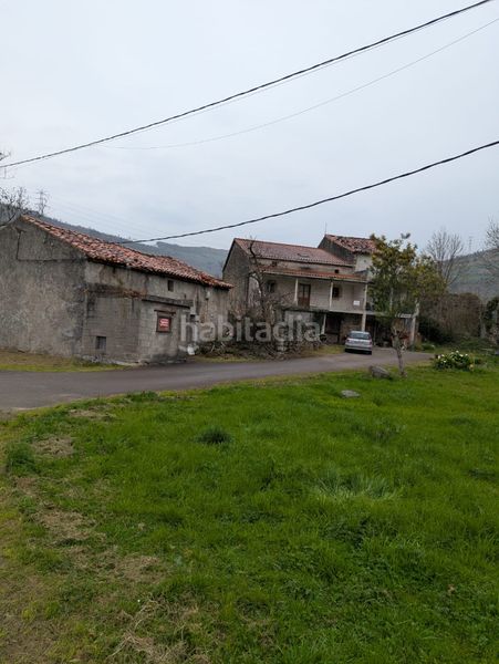 Foto 7c7e3bd6-50cc-43f5-8b49-9c2235d53b45. Casa aparellada a Ruesga