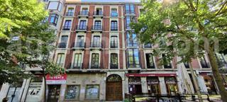 Pis  Calle acera de recolet0s. Piso venta