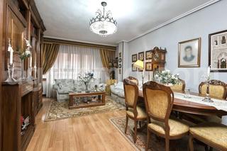 Pis  Calle macias picavea. Piso venta