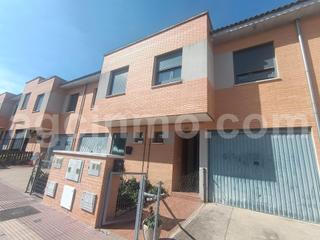 Xalet en Cigales. Chalet adosado