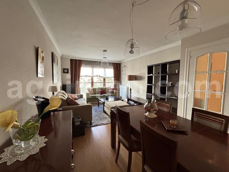 Foto fb7dfba3-3527-4eab-bcfd-3d9dfd744cbf. Rent flat with heating parking in Caño Argales Valladolid