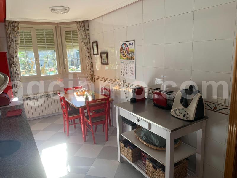 Foto 93439981-0b2c-4dbe-a41b-672207bd07e6. Xalet amb calefacció aparcament piscina a El Berrocal Valladolid