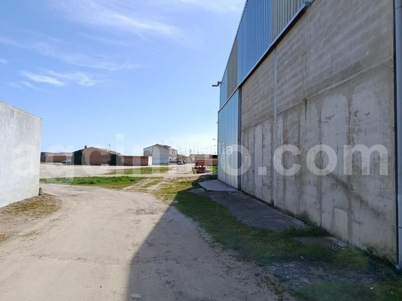 Foto 0a32f784-b81b-43a9-a9ba-8fd1fd964a35. Nave industrial nave venta en Fuente el Sol