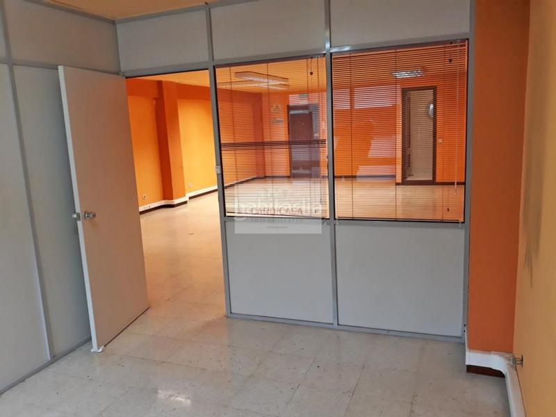 Foto d25fa7f8-d93f-44a2-9d31-bb839fda5c05. Affitto ufficio con riscaldamento in Camelias - Pi y Margall Vigo